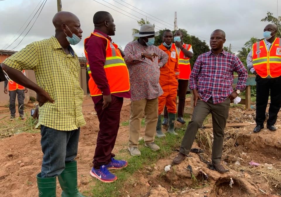 Today, I led a delegation from the Nadmo secretariat to ascertain for themselves possible areas in Bortianor Ngleshie Amanfro that needed urgent dredging as well as long term solution.